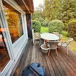 6 Pers Aan Skilift Grootste Skigebied Nabij Bikepark Unieke Locatie Met Zeer Rustige Tuin In Het Bos En Het Gezellige Centrum Leuke Cafes Restaurants En Gratis Zwembad Sauna Relax Speelruimte Parkeerplaats Naast Der Brabander Lejlighed Winterberg