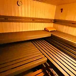 6 Pers Aan Skilift Grootste Skigebied Nabij Bikepark Unieke Locatie Met Zeer Rustige Tuin In Het Bos En Het Gezellige Centrum Leuke Cafes Restaurants En Gratis Zwembad Sauna Relax Speelruimte Parkeerplaats Naast Der Brabander Appartement *