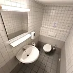 6 Pers Aan Skilift Grootste Skigebied Nabij Bikepark Unieke Locatie Met Zeer Rustige Tuin In Het Bos En Het Gezellige Centrum Leuke Cafes Restaurants En Gratis Zwembad Sauna Relax Speelruimte Parkeerplaats Naast Der Brabander Lejlighed