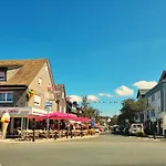 Lejlighed 6 Pers Aan Skilift Grootste Skigebied Nabij Bikepark Unieke Locatie Met Zeer Rustige Tuin In Het Bos En Het Gezellige Centrum Leuke Cafes Restaurants En Gratis Zwembad Sauna Relax Speelruimte Parkeerplaats Naast Der Brabander