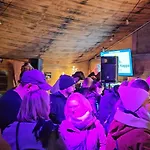 6 Pers Aan Skilift Grootste Skigebied Nabij Bikepark Unieke Locatie Met Zeer Rustige Tuin In Het Bos En Het Gezellige Centrum Leuke Cafes Restaurants En Gratis Zwembad Sauna Relax Speelruimte Parkeerplaats Naast Der Brabander Appartement