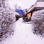 Lejlighed 6 Pers Aan Skilift Grootste Skigebied Nabij Bikepark Unieke Locatie Met Zeer Rustige Tuin In Het Bos En Het Gezellige Centrum Leuke Cafes Restaurants En Gratis Zwembad Sauna Relax Speelruimte Parkeerplaats Naast Der Brabander