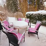 6 Pers Aan Skilift Grootste Skigebied Nabij Bikepark Unieke Locatie Met Zeer Rustige Tuin In Het Bos En Het Gezellige Centrum Leuke Cafes Restaurants En Gratis Zwembad Sauna Relax Speelruimte Parkeerplaats Naast Der Brabander Lejlighed