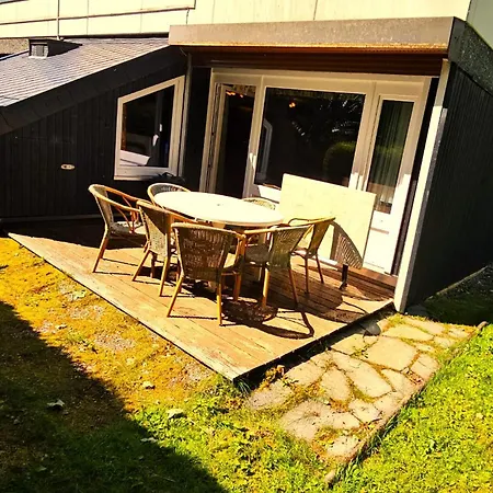 דירה 6 Pers Aan Skilift Grootste Skigebied Nabij Bikepark Unieke Locatie Met Zeer Rustige Tuin In Het Bos En Het Gezellige Centrum Leuke Cafes Restaurants En Gratis Zwembad Sauna Relax Speelruimte Parkeerplaats Naast Der Brabander