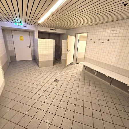 Lejlighed 6 Pers Aan Skilift Grootste Skigebied Nabij Bikepark Unieke Locatie Met Zeer Rustige Tuin In Het Bos En Het Gezellige Centrum Leuke Cafes Restaurants En Gratis Zwembad Sauna Relax Speelruimte Parkeerplaats Naast Der Brabander *