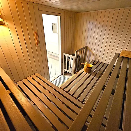 Apartament 6 Pers Aan Skilift Grootste Skigebied Nabij Bikepark Unieke Locatie Met Zeer Rustige Tuin In Het Bos En Het Gezellige Centrum Leuke Cafes Restaurants En Gratis Zwembad Sauna Relax Speelruimte Parkeerplaats Naast Der Brabander Winterberg