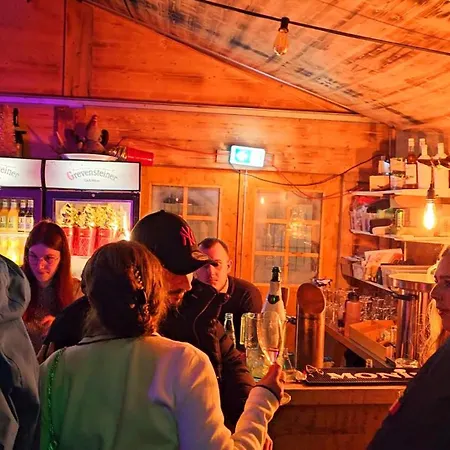 דירה 6 Pers Aan Skilift Grootste Skigebied Nabij Bikepark Unieke Locatie Met Zeer Rustige Tuin In Het Bos En Het Gezellige Centrum Leuke Cafes Restaurants En Gratis Zwembad Sauna Relax Speelruimte Parkeerplaats Naast Der Brabander