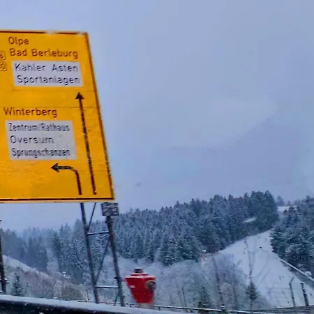 6 Pers Aan Skilift Grootste Skigebied Nabij Bikepark Unieke Locatie Met Zeer Rustige Tuin In Het Bos En Het Gezellige Centrum Leuke Cafes Restaurants En Gratis Zwembad Sauna Relax Speelruimte Parkeerplaats Naast Der Brabander Lejlighed