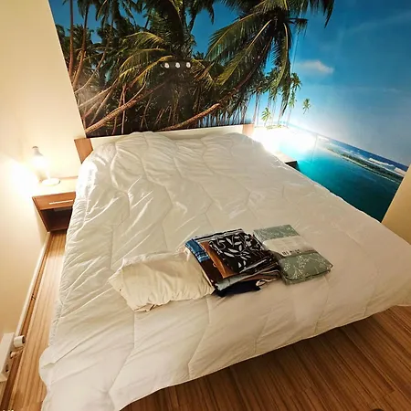 6 Pers Aan Skilift Grootste Skigebied Nabij Bikepark Unieke Locatie Met Zeer Rustige Tuin In Het Bos En Het Gezellige Centrum Leuke Cafes Restaurants En Gratis Zwembad Sauna Relax Speelruimte Parkeerplaats Naast Der Brabander