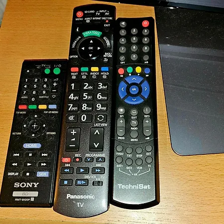 6 Pers Aan Skilift Grootste Skigebied Nabij Bikepark Unieke Locatie Met Zeer Rustige Tuin In Het Bos En Het Gezellige Centrum Leuke Cafes Restaurants En Gratis Zwembad Sauna Relax Speelruimte Parkeerplaats Naast Der Brabander Lejlighed