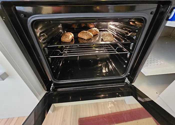 6 Pers Aan Skilift Grootste Skigebied Nabij Bikepark Unieke Locatie Met Zeer Rustige Tuin In Het Bos En Het Gezellige Centrum Leuke Cafes Restaurants En Gratis Zwembad Sauna Relax Speelruimte Parkeerplaats Naast Der Brabander Lejlighed