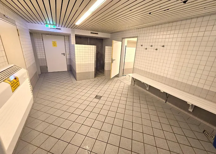 Lejlighed 6 Pers Aan Skilift Grootste Skigebied Nabij Bikepark Unieke Locatie Met Zeer Rustige Tuin In Het Bos En Het Gezellige Centrum Leuke Cafes Restaurants En Gratis Zwembad Sauna Relax Speelruimte Parkeerplaats Naast Der Brabander *