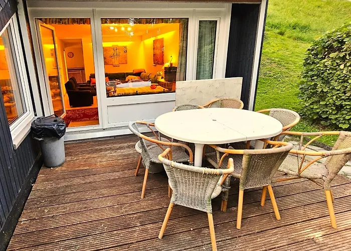 Lejlighed 6 Pers Aan Skilift Grootste Skigebied Nabij Bikepark Unieke Locatie Met Zeer Rustige Tuin In Het Bos En Het Gezellige Centrum Leuke Cafes Restaurants En Gratis Zwembad Sauna Relax Speelruimte Parkeerplaats Naast Der Brabander Winterberg