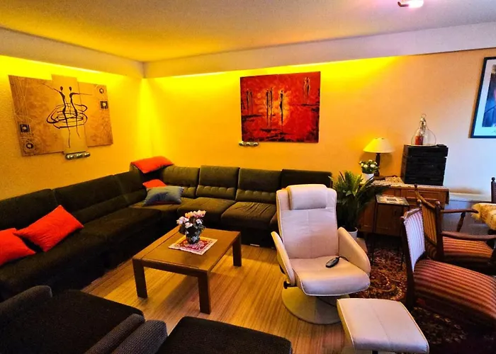 6 Pers Aan Skilift Grootste Skigebied Nabij Bikepark Unieke Locatie Met Zeer Rustige Tuin In Het Bos En Het Gezellige Centrum Leuke Cafes Restaurants En Gratis Zwembad Sauna Relax Speelruimte Parkeerplaats Naast Der Brabander Winterberg