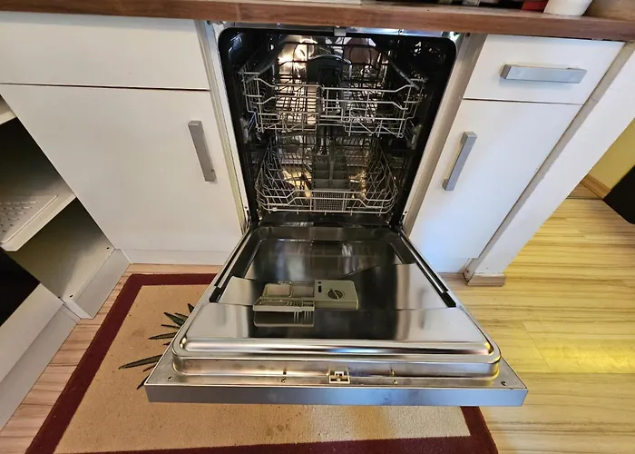 Lejlighed 6 Pers Aan Skilift Grootste Skigebied Nabij Bikepark Unieke Locatie Met Zeer Rustige Tuin In Het Bos En Het Gezellige Centrum Leuke Cafes Restaurants En Gratis Zwembad Sauna Relax Speelruimte Parkeerplaats Naast Der Brabander *