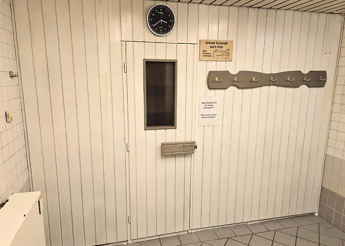 6 Pers Aan Skilift Grootste Skigebied Nabij Bikepark Unieke Locatie Met Zeer Rustige Tuin In Het Bos En Het Gezellige Centrum Leuke Cafes Restaurants En Gratis Zwembad Sauna Relax Speelruimte Parkeerplaats Naast Der Brabander *