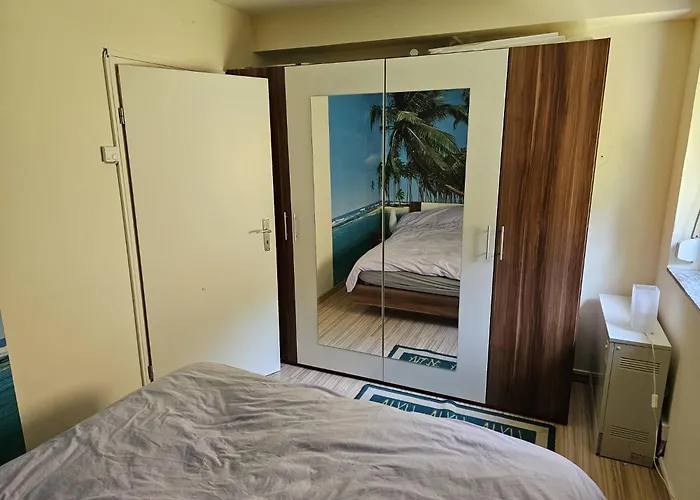 Lejlighed 6 Pers Aan Skilift Grootste Skigebied Nabij Bikepark Unieke Locatie Met Zeer Rustige Tuin In Het Bos En Het Gezellige Centrum Leuke Cafes Restaurants En Gratis Zwembad Sauna Relax Speelruimte Parkeerplaats Naast Der Brabander *