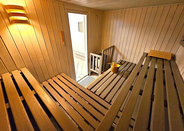 Apartament 6 Pers Aan Skilift Grootste Skigebied Nabij Bikepark Unieke Locatie Met Zeer Rustige Tuin In Het Bos En Het Gezellige Centrum Leuke Cafes Restaurants En Gratis Zwembad Sauna Relax Speelruimte Parkeerplaats Naast Der Brabander Winterberg