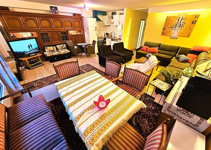 6 Pers Aan Skilift Grootste Skigebied Nabij Bikepark Unieke Locatie Met Zeer Rustige Tuin In Het Bos En Het Gezellige Centrum Leuke Cafes Restaurants En Gratis Zwembad Sauna Relax Speelruimte Parkeerplaats Naast Der Brabander * Winterberg