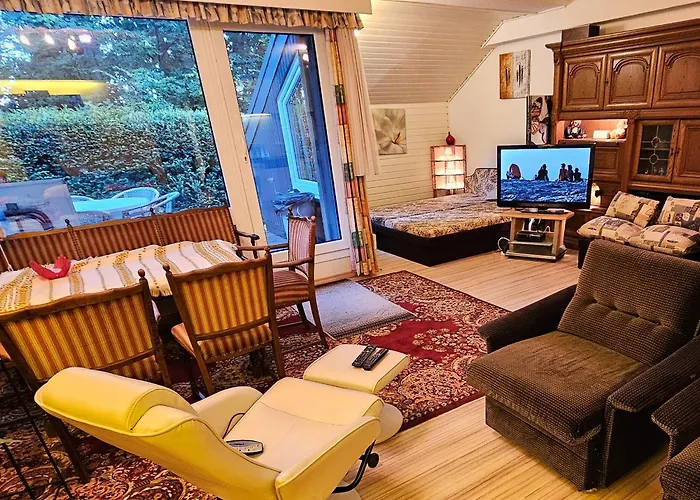 6 Pers Aan Skilift Grootste Skigebied Nabij Bikepark Unieke Locatie Met Zeer Rustige Tuin In Het Bos En Het Gezellige Centrum Leuke Cafes Restaurants En Gratis Zwembad Sauna Relax Speelruimte Parkeerplaats Naast Der Brabander