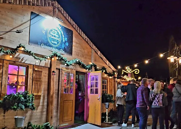 6 Pers Aan Skilift Grootste Skigebied Nabij Bikepark Unieke Locatie Met Zeer Rustige Tuin In Het Bos En Het Gezellige Centrum Leuke Cafes Restaurants En Gratis Zwembad Sauna Relax Speelruimte Parkeerplaats Naast Der Brabander Winterberg