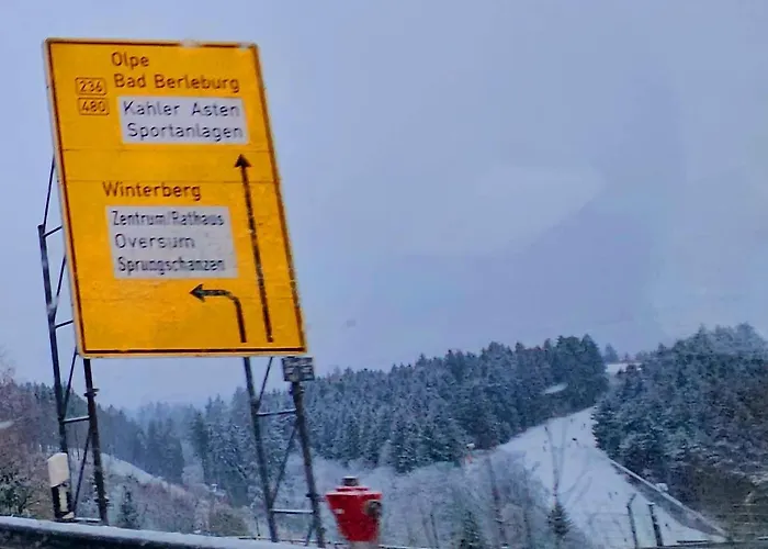 6 Pers Aan Skilift Grootste Skigebied Nabij Bikepark Unieke Locatie Met Zeer Rustige Tuin In Het Bos En Het Gezellige Centrum Leuke Cafes Restaurants En Gratis Zwembad Sauna Relax Speelruimte Parkeerplaats Naast Der Brabander Lejlighed