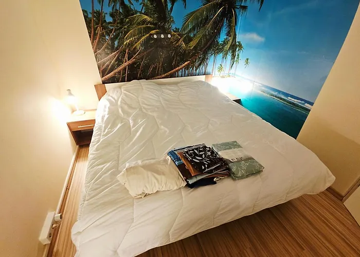 6 Pers Aan Skilift Grootste Skigebied Nabij Bikepark Unieke Locatie Met Zeer Rustige Tuin In Het Bos En Het Gezellige Centrum Leuke Cafes Restaurants En Gratis Zwembad Sauna Relax Speelruimte Parkeerplaats Naast Der Brabander