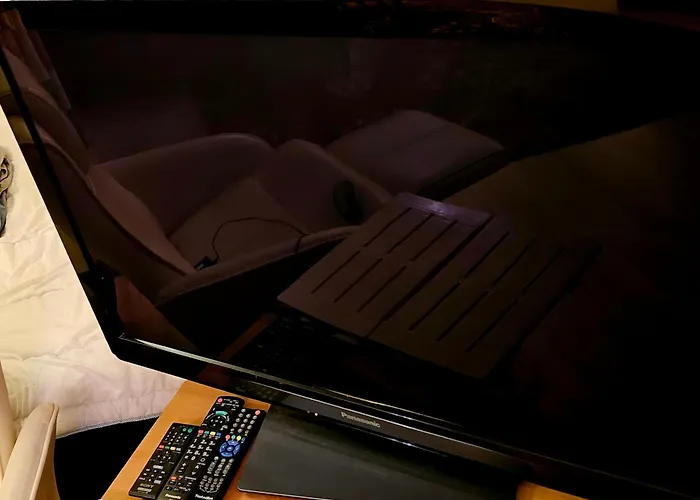 6 Pers Aan Skilift Grootste Skigebied Nabij Bikepark Unieke Locatie Met Zeer Rustige Tuin In Het Bos En Het Gezellige Centrum Leuke Cafes Restaurants En Gratis Zwembad Sauna Relax Speelruimte Parkeerplaats Naast Der Brabander *