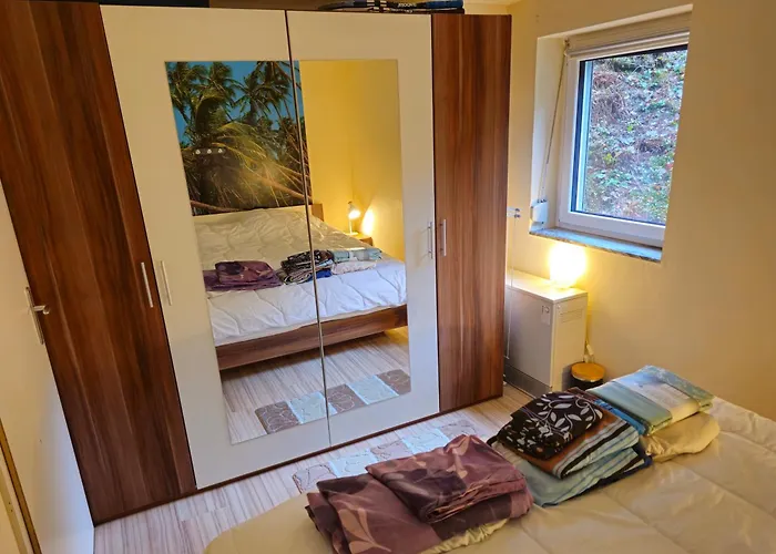 Apartament 6 Pers Aan Skilift Grootste Skigebied Nabij Bikepark Unieke Locatie Met Zeer Rustige Tuin In Het Bos En Het Gezellige Centrum Leuke Cafes Restaurants En Gratis Zwembad Sauna Relax Speelruimte Parkeerplaats Naast Der Brabander *