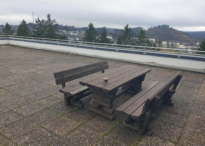 6 Pers Aan Skilift Grootste Skigebied Nabij Bikepark Unieke Locatie Met Zeer Rustige Tuin In Het Bos En Het Gezellige Centrum Leuke Cafes Restaurants En Gratis Zwembad Sauna Relax Speelruimte Parkeerplaats Naast Der Brabander