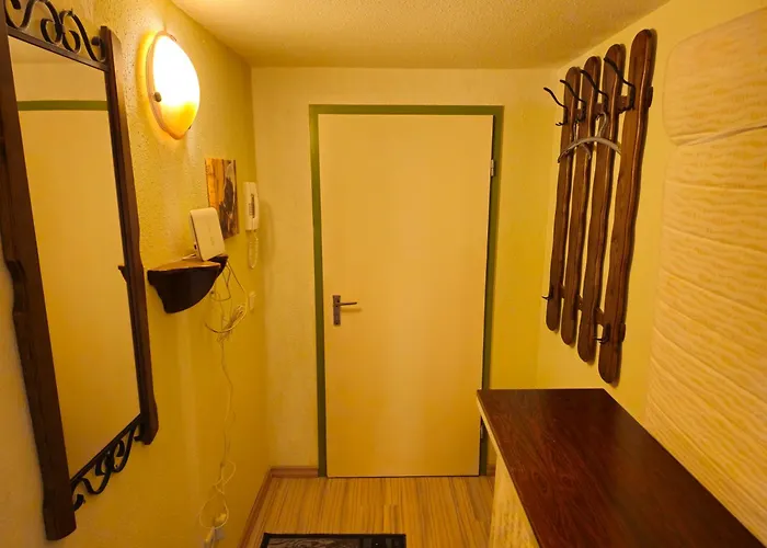 6 Pers Aan Skilift Grootste Skigebied Nabij Bikepark Unieke Locatie Met Zeer Rustige Tuin In Het Bos En Het Gezellige Centrum Leuke Cafes Restaurants En Gratis Zwembad Sauna Relax Speelruimte Parkeerplaats Naast Der Brabander Lejlighed *