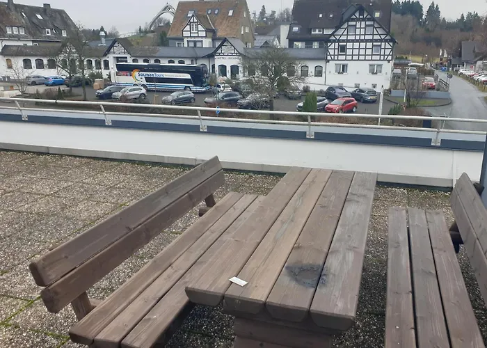 6 Pers Aan Skilift Grootste Skigebied Nabij Bikepark Unieke Locatie Met Zeer Rustige Tuin In Het Bos En Het Gezellige Centrum Leuke Cafes Restaurants En Gratis Zwembad Sauna Relax Speelruimte Parkeerplaats Naast Der Brabander *