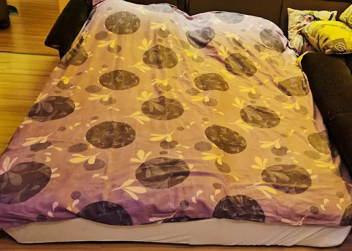 Apartament 6 Pers Aan Skilift Grootste Skigebied Nabij Bikepark Unieke Locatie Met Zeer Rustige Tuin In Het Bos En Het Gezellige Centrum Leuke Cafes Restaurants En Gratis Zwembad Sauna Relax Speelruimte Parkeerplaats Naast Der Brabander Winterberg