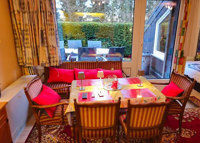 Apartament 6 Pers Aan Skilift Grootste Skigebied Nabij Bikepark Unieke Locatie Met Zeer Rustige Tuin In Het Bos En Het Gezellige Centrum Leuke Cafes Restaurants En Gratis Zwembad Sauna Relax Speelruimte Parkeerplaats Naast Der Brabander Winterberg