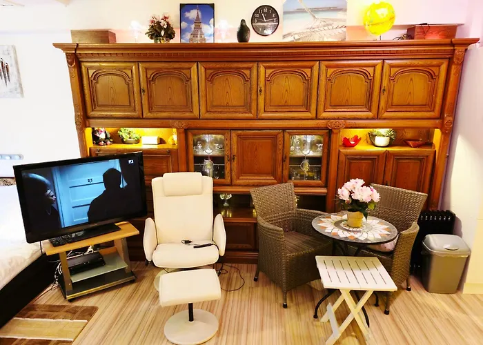 6 Pers Aan Skilift Grootste Skigebied Nabij Bikepark Unieke Locatie Met Zeer Rustige Tuin In Het Bos En Het Gezellige Centrum Leuke Cafes Restaurants En Gratis Zwembad Sauna Relax Speelruimte Parkeerplaats Naast Der Brabander * Winterberg